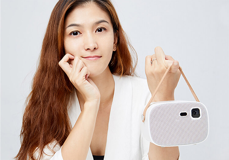 輕盈小巧，<br>僅 722 克。